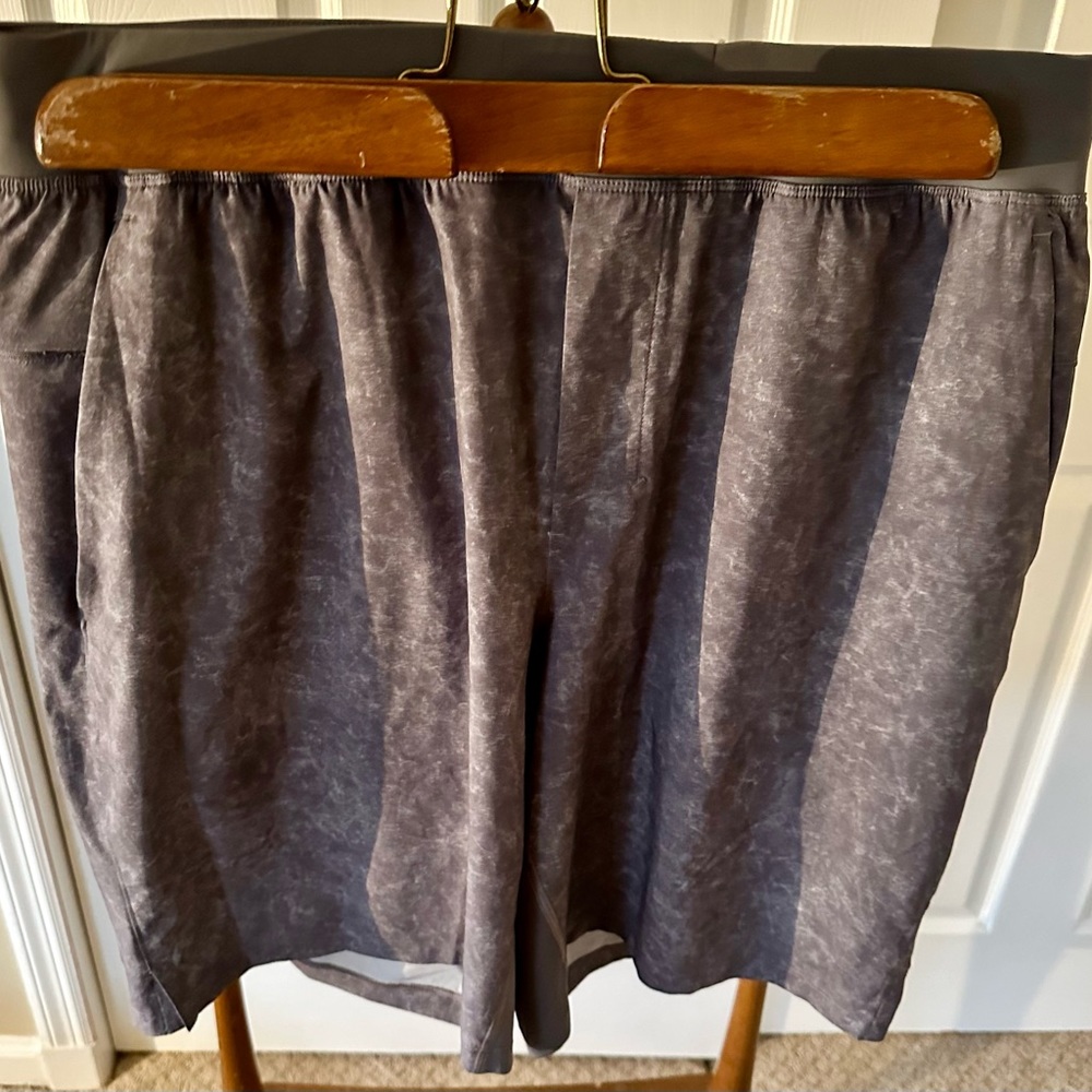 Lululemon men’s New shorts XL In Greg